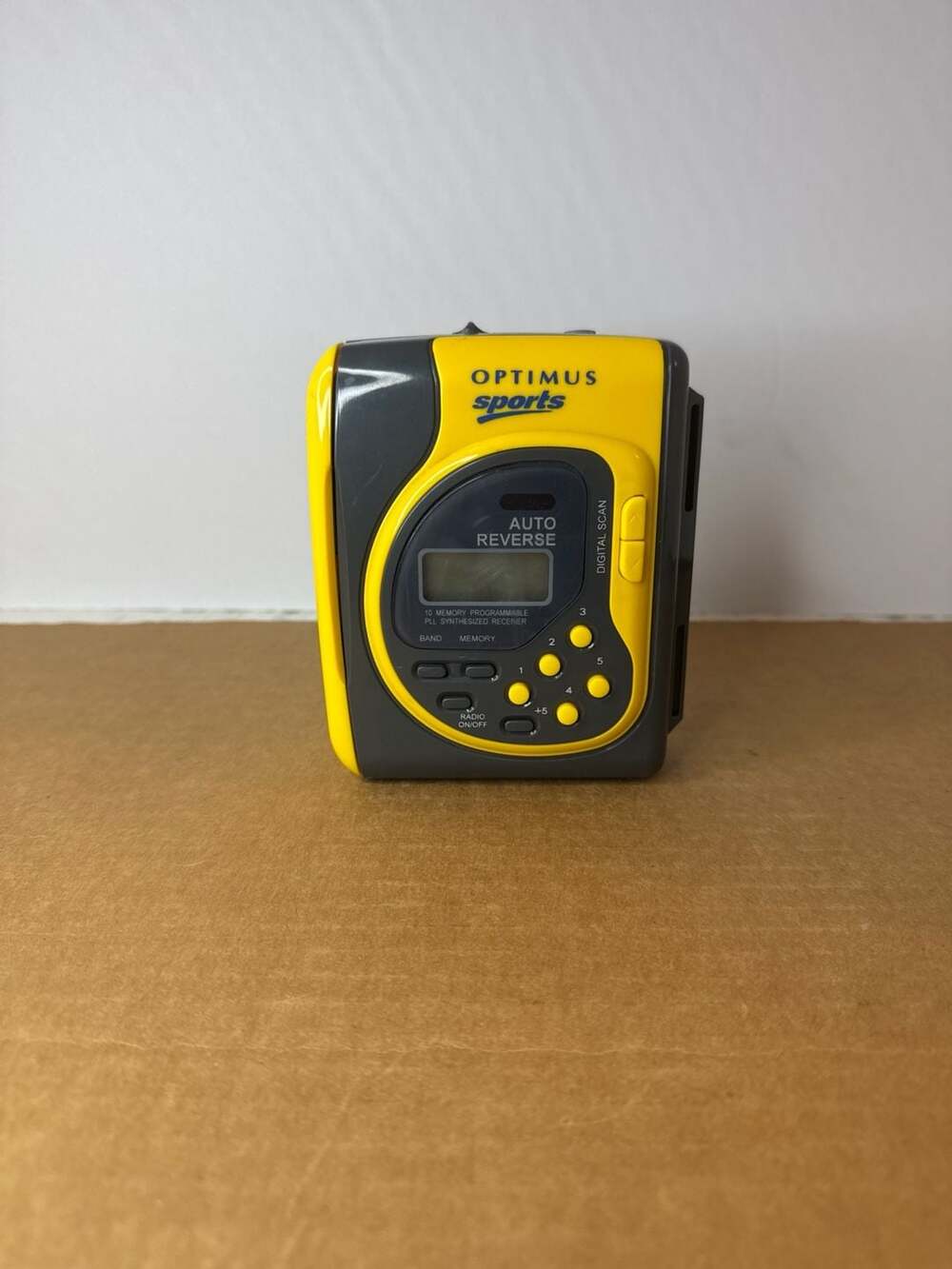 VTG Optimus Sports SCP-85 AM/FM Stereo Cassette Tape Player Works!